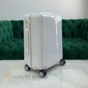 rimowa 48.webp