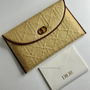 design 30 montaigne avenue pouch with flap dubai fashion lux.webp