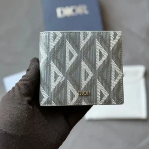 design compact wallet dubai fashion lux 1.webp