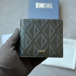 design compact wallet dubai fashion lux.webp