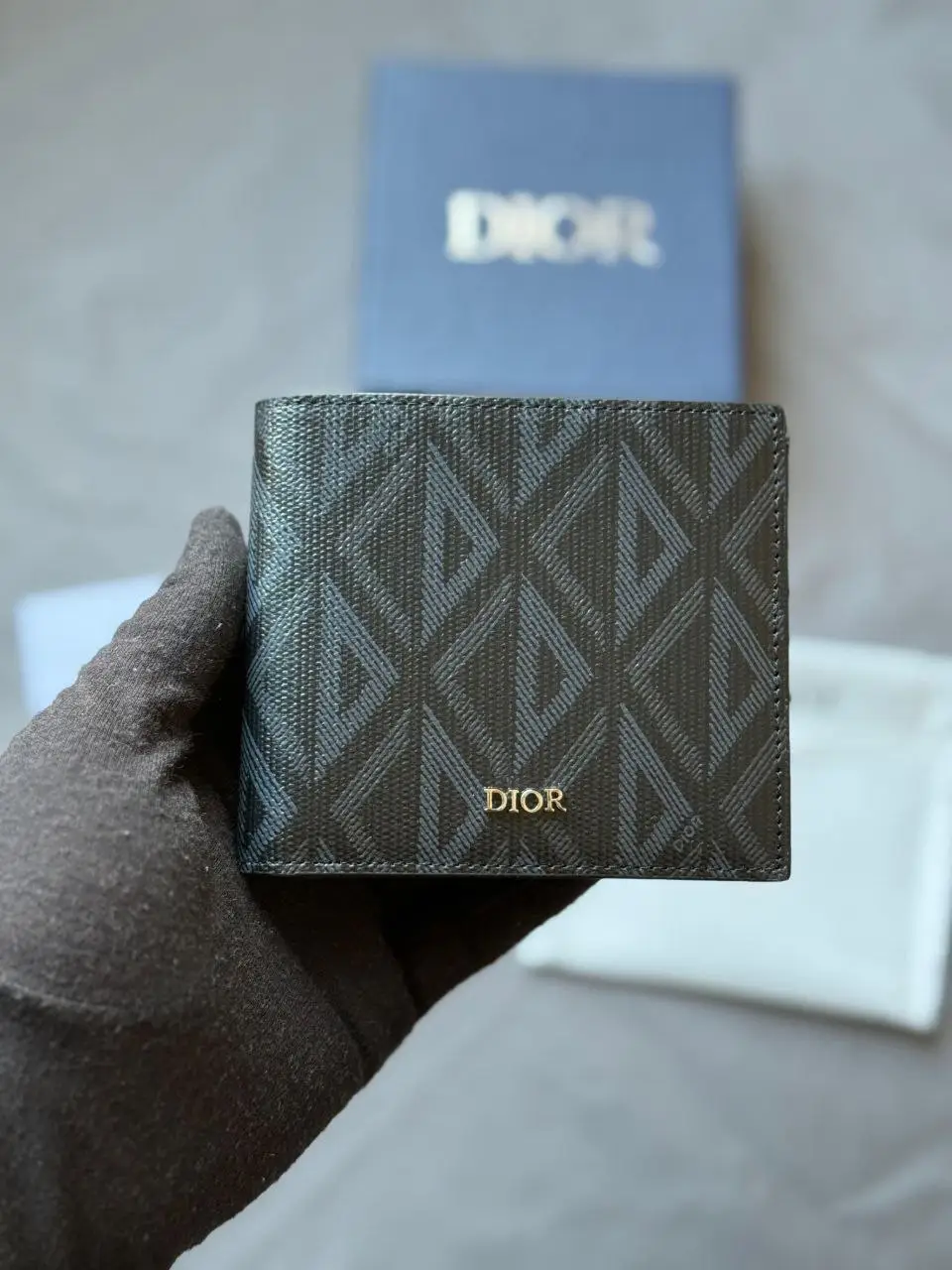 design compact wallet dubai fashion lux.webp design compact wallet dubai fashion lux.webp