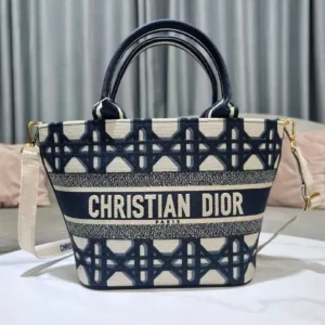 design hat basket bag macrocannage dubai fashion lux.webp