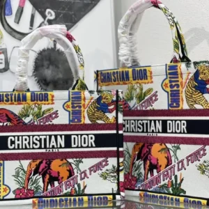 design large book tote for women dubai fashion lux 1.webp