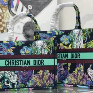 design medium book tote for women dubai fashion lux 2.webp