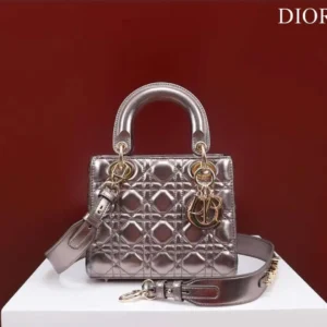 design metallic grained calfskin cannage supple lady pale dubai fashion lux.webp