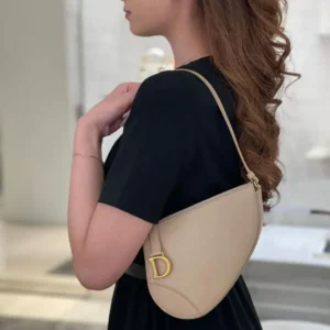 design saddle rodeo pouch dubai fashion lux.webp