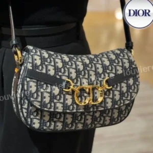 design small cd besace bag dubai fashion lux 1.webp