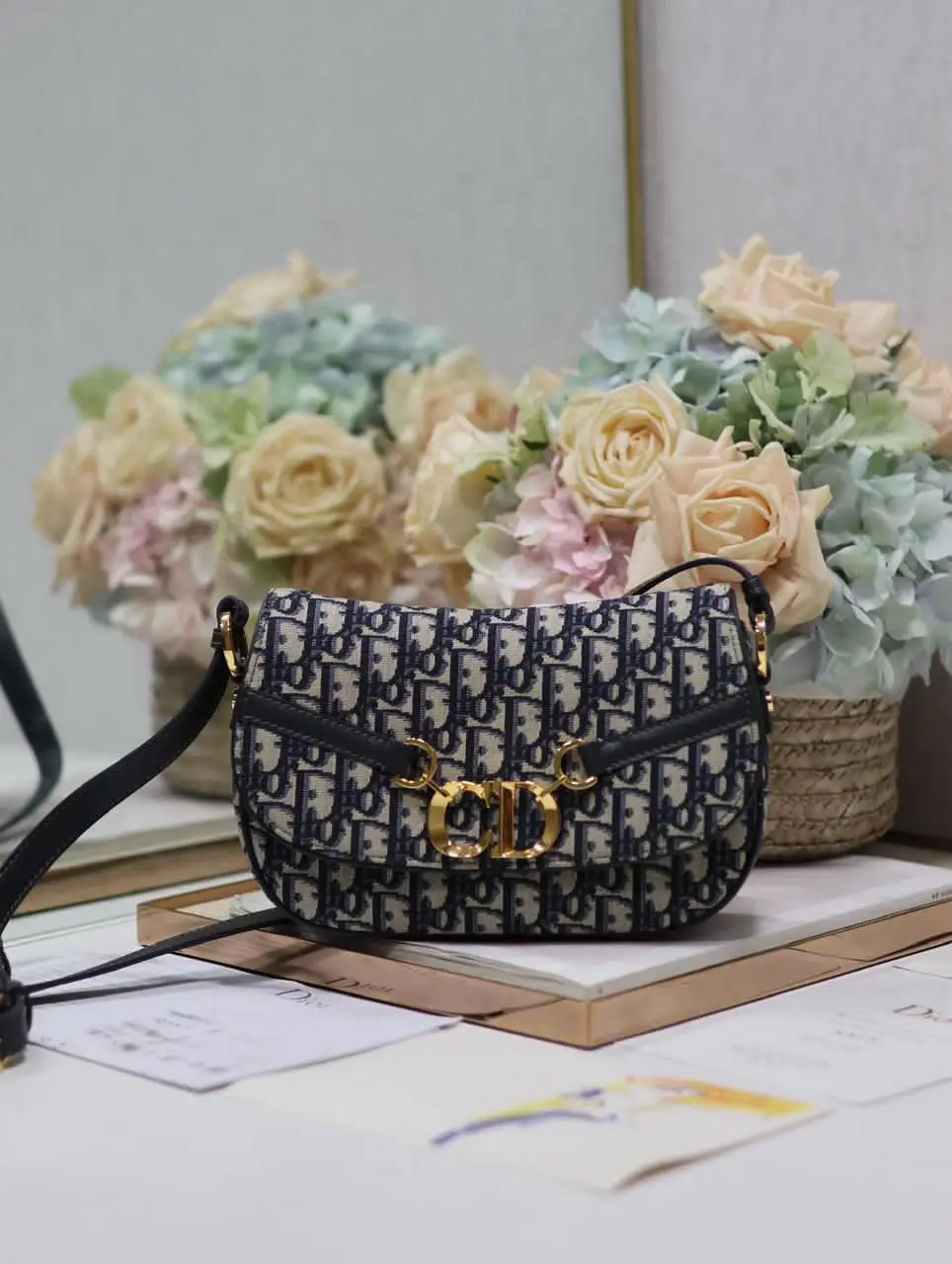 design small cd besace bag dubai fashion lux 3.webp design small cd besace bag dubai fashion lux 3.webp