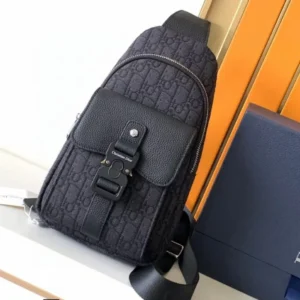 design stomach bag dubai fashion lux.webp