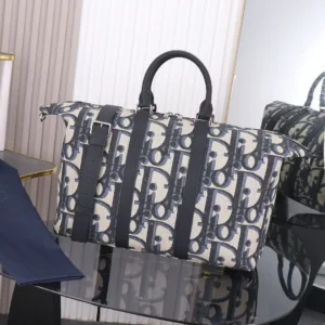 design weekender 40 bag beige and black maxi oblique dubai fashion lux.webp