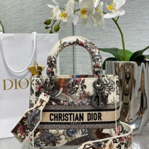 lady d lite medium bag dubai fashion lux.webp