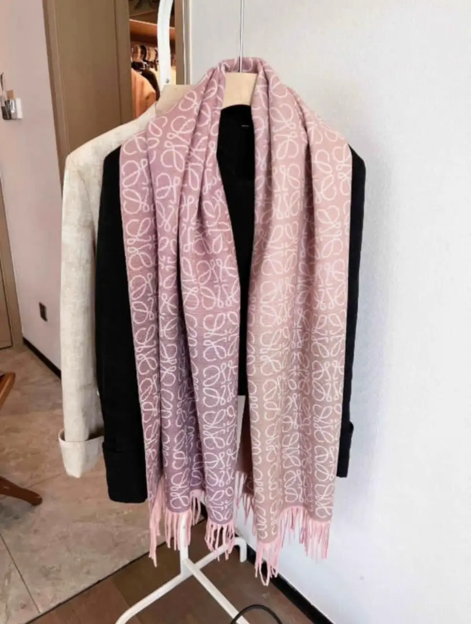 loewe 44.webp loewe 44.webp