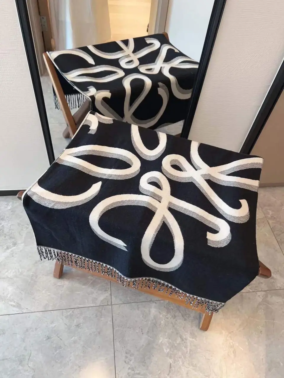 loewe 49.webp loewe 49.webp