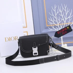 mini saddle messenger bag dubai fashion lux.webp