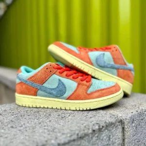 nike sb dunk low orange emeraid rise 1.webp