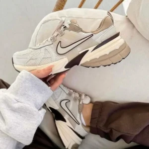 nike v2k run light orewood brown 1.webp