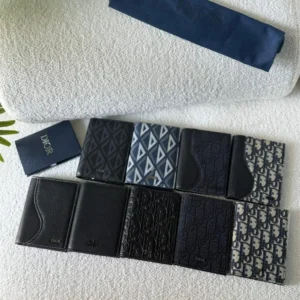 passport holder dior 2.webp