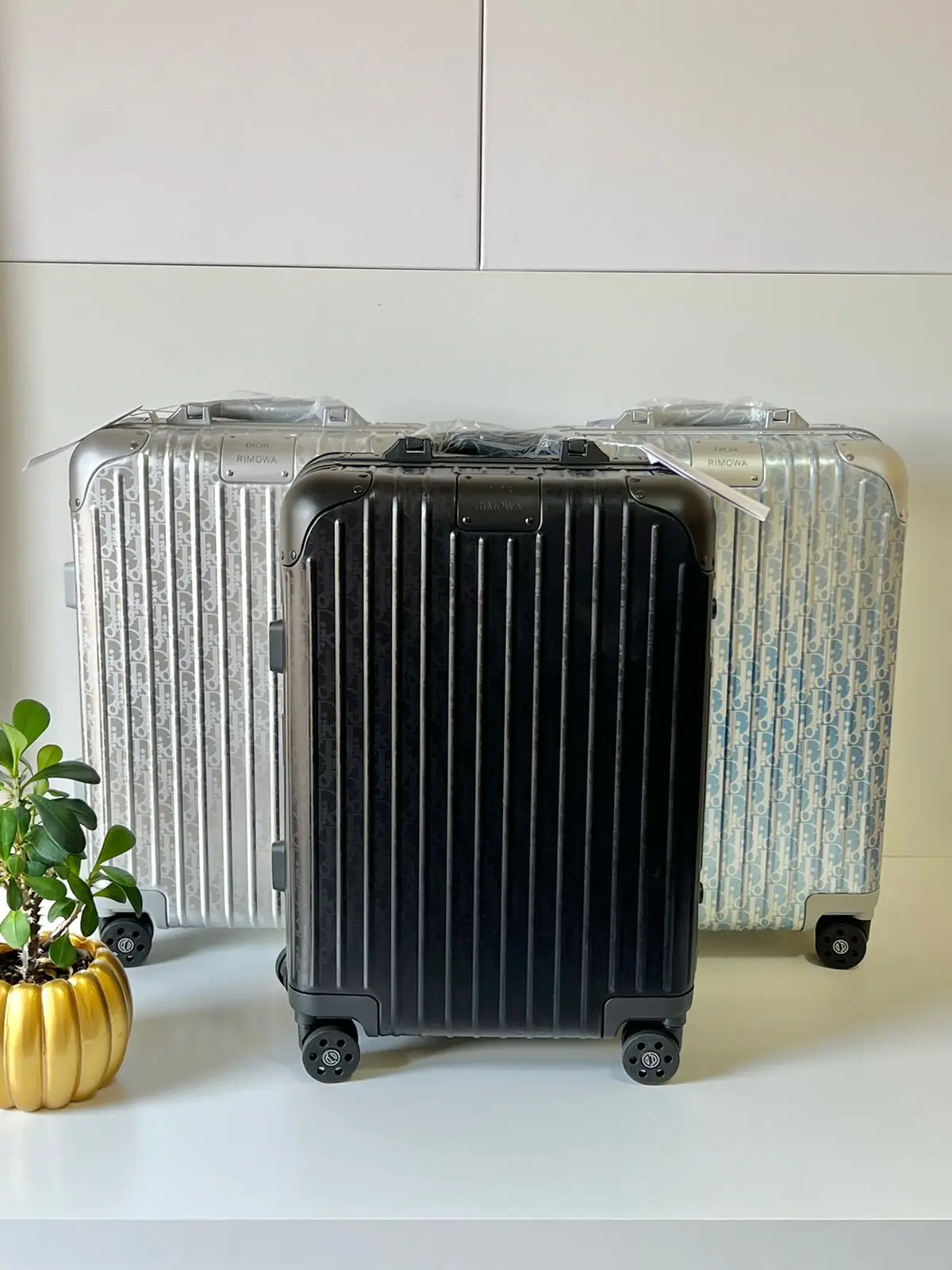 rimova dior cabin size 2200 aed.webp